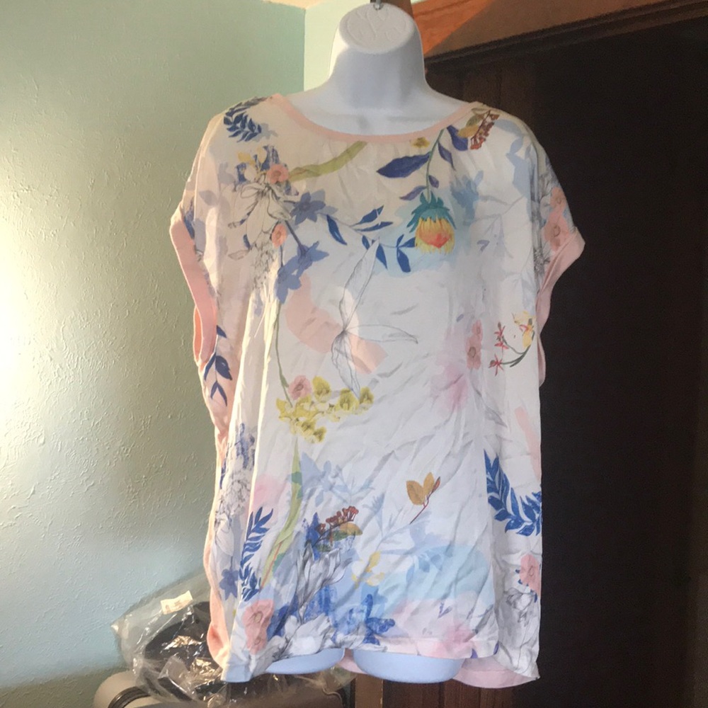 ‼️Super cute floral top! Barely worn!! ‼️